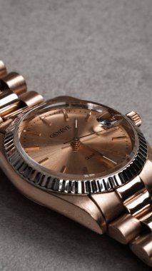 Zarif El yapımı Altın ve Elmas Mücevherler