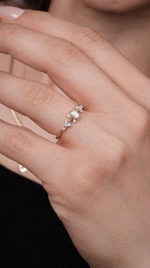 Zarif El yapımı Altın ve Elmas Mücevherler