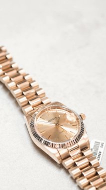 Zarif El yapımı Altın ve Elmas Mücevherler