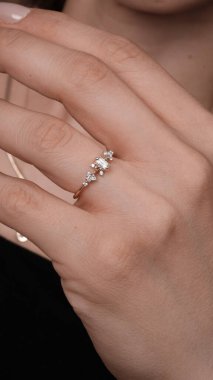 Zarif El yapımı Altın ve Elmas Mücevherler