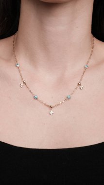 Zarif El yapımı Altın ve Elmas Mücevherler