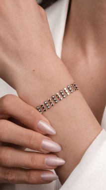 Güzel Mücevher Koleksiyonu: Elmaslar ve Altın Mücevherler