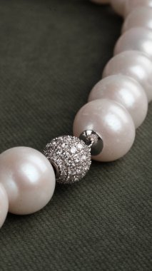 Güzel Mücevher Koleksiyonu: Elmaslar ve Altın Mücevherler