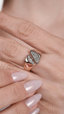 Güzel Mücevher Koleksiyonu: Elmaslar ve Altın Mücevherler