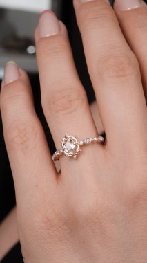 Güzel Mücevher Koleksiyonu: Elmaslar ve Altın Mücevherler