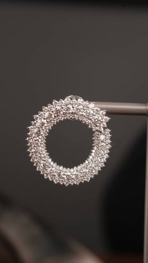 Güzel Mücevher Koleksiyonu: Elmaslar ve Altın Mücevherler