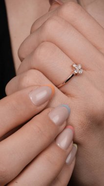 Güzel Mücevher Koleksiyonu: Elmaslar ve Altın Mücevherler