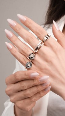 Güzel Mücevher Koleksiyonu: Elmaslar ve Altın Mücevherler