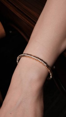 Güzel Mücevher Koleksiyonu: Elmaslar ve Altın Mücevherler