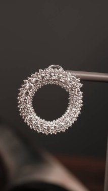 Güzel Mücevher Koleksiyonu: Elmaslar ve Altın Mücevherler