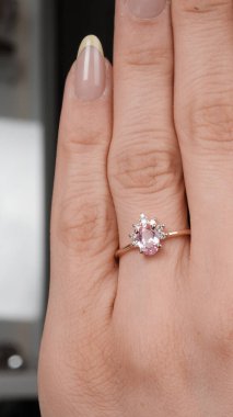 Güzel Mücevher Koleksiyonu: Elmaslar ve Altın Mücevherler