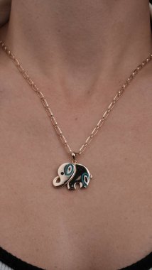 Güzel Mücevher Koleksiyonu: Elmaslar ve Altın Mücevherler