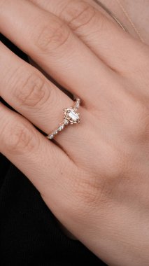 Güzel Mücevher Koleksiyonu: Elmaslar ve Altın Mücevherler