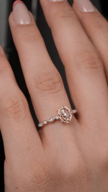 Güzel Mücevher Koleksiyonu: Elmaslar ve Altın Mücevherler