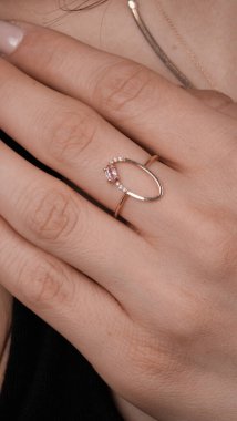 Güzel Mücevher Koleksiyonu: Elmaslar ve Altın Mücevherler