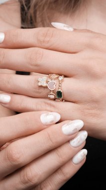 Güzel Mücevher Koleksiyonu: Elmaslar ve Altın Mücevherler