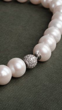 Renkli Taşlı Eşsiz Altın ve Elmas Mücevherler