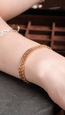 Renkli Taşlı Eşsiz Altın ve Elmas Mücevherler