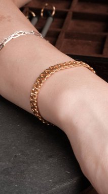 Renkli Taşlı Eşsiz Altın ve Elmas Mücevherler