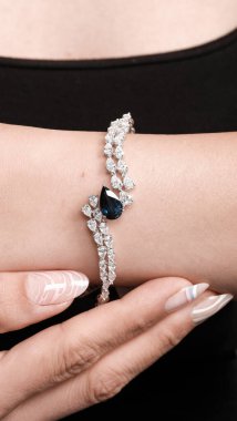 Renkli Taşlı Eşsiz Altın ve Elmas Mücevherler