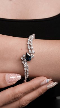 Renkli Taşlı Eşsiz Altın ve Elmas Mücevherler