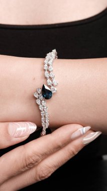 Renkli Taşlı Eşsiz Altın ve Elmas Mücevherler