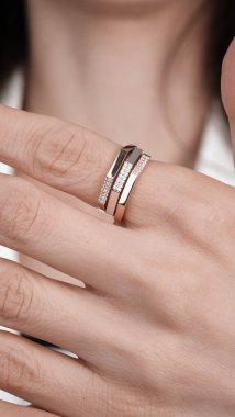 Parlak Elmaslı Görkemli Altın Mücevherler