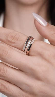 Parlak Elmaslı Görkemli Altın Mücevherler