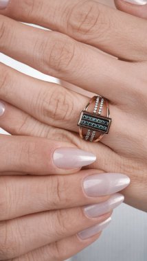 Parlak Elmaslı Görkemli Altın Mücevherler