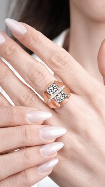 Parlak Elmaslı Görkemli Altın Mücevherler