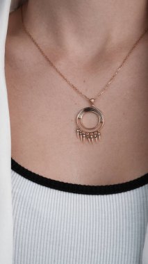 Parlak Elmaslı Görkemli Altın Mücevherler