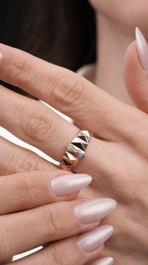 Parlak Elmaslı Görkemli Altın Mücevherler