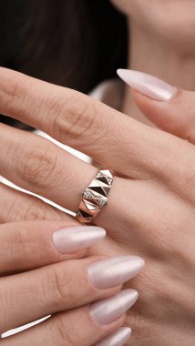 Parlak Elmaslı Görkemli Altın Mücevherler