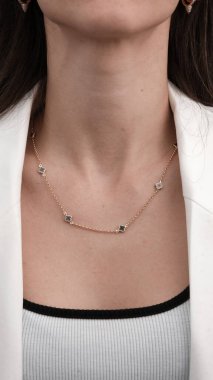 Parlak Elmaslı Görkemli Altın Mücevherler