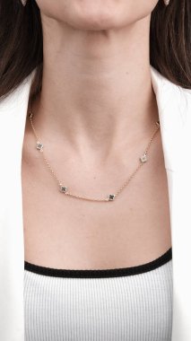 Parlak Elmaslı Görkemli Altın Mücevherler