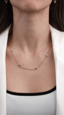 Parlak Elmaslı Görkemli Altın Mücevherler