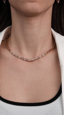 Parlak Elmaslı Görkemli Altın Mücevherler