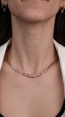 Parlak Elmaslı Görkemli Altın Mücevherler