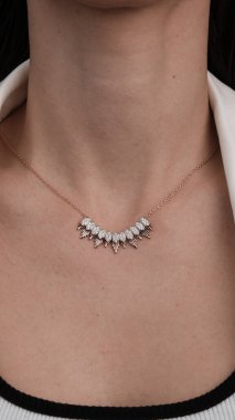 Parlak Elmaslı Görkemli Altın Mücevherler