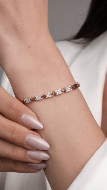 Parlak Elmaslı Görkemli Altın Mücevherler