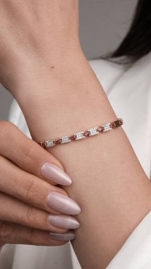 Parlak Elmaslı Görkemli Altın Mücevherler