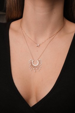 Parlak Elmaslı Görkemli Altın Mücevherler