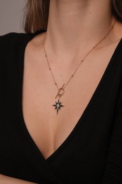 Parlak Elmaslı Görkemli Altın Mücevherler