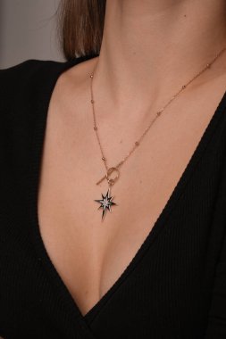 Parlak Elmaslı Görkemli Altın Mücevherler