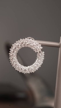 Parlak Elmaslı Görkemli Altın Mücevherler