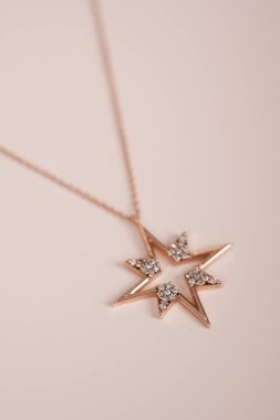 Parlak Elmaslı Görkemli Altın Mücevherler