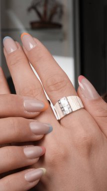 Parlak Elmaslı Görkemli Altın Mücevherler