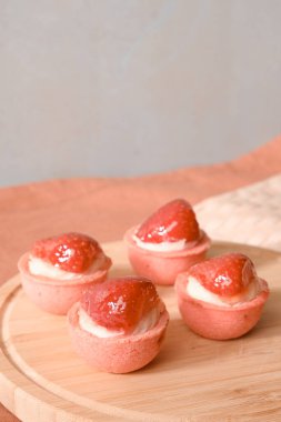 Kremalı Light ve Yumuşak Fransız Eklemeleri