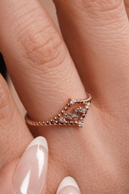 Özel Anlar İçin Özel Yapım Altın ve Elmas Mücevherler