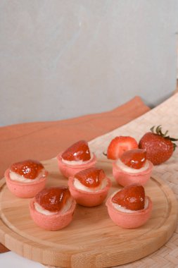 Kremalı Light ve Yumuşak Fransız Eklemeleri